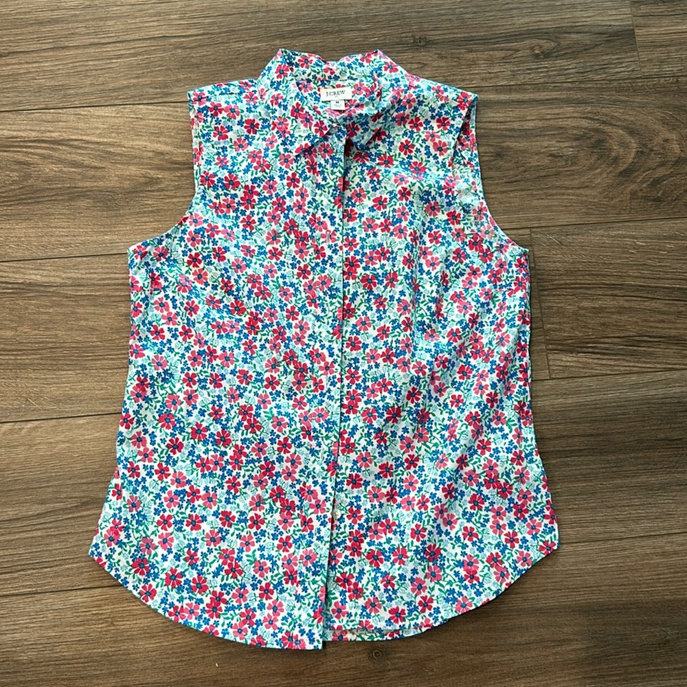J Crew cute vintage inspired top. Size M